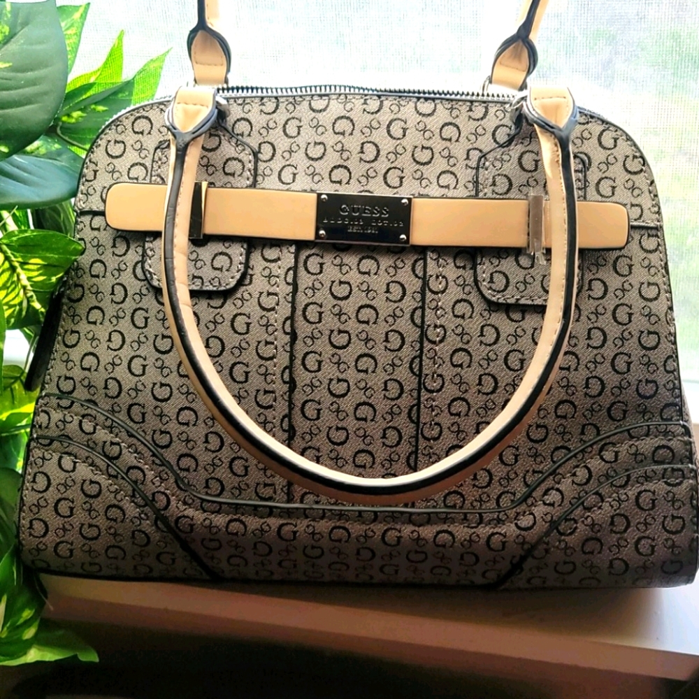 Guess Satchel🤍 EUC Like New
